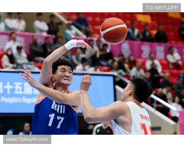 奈特低位遭夹击 孙铭徽强行上篮2+1突破防守展现个人能力